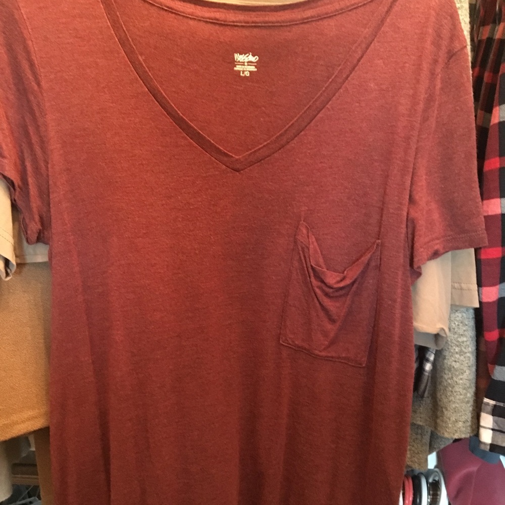 maroon soft tee